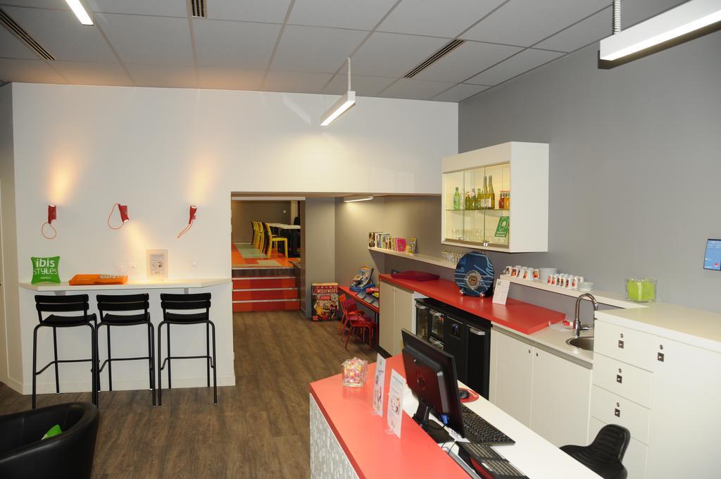 ホテル Ibis Styles Chambery Centre Gare エクステリア 写真